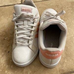 Adidas Women’s Grand Court white and pink sneakers